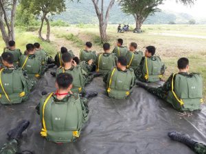 กระโดดร่มรอเครื่องบิน