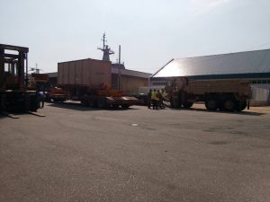 โหลดของขึ้นรถพ่วง