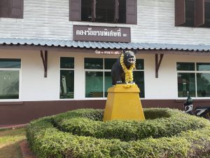 รูปปั้นหมี สัญลักษณ์สัตว์ประจำกองร้อยรบพิเศษที่ 3